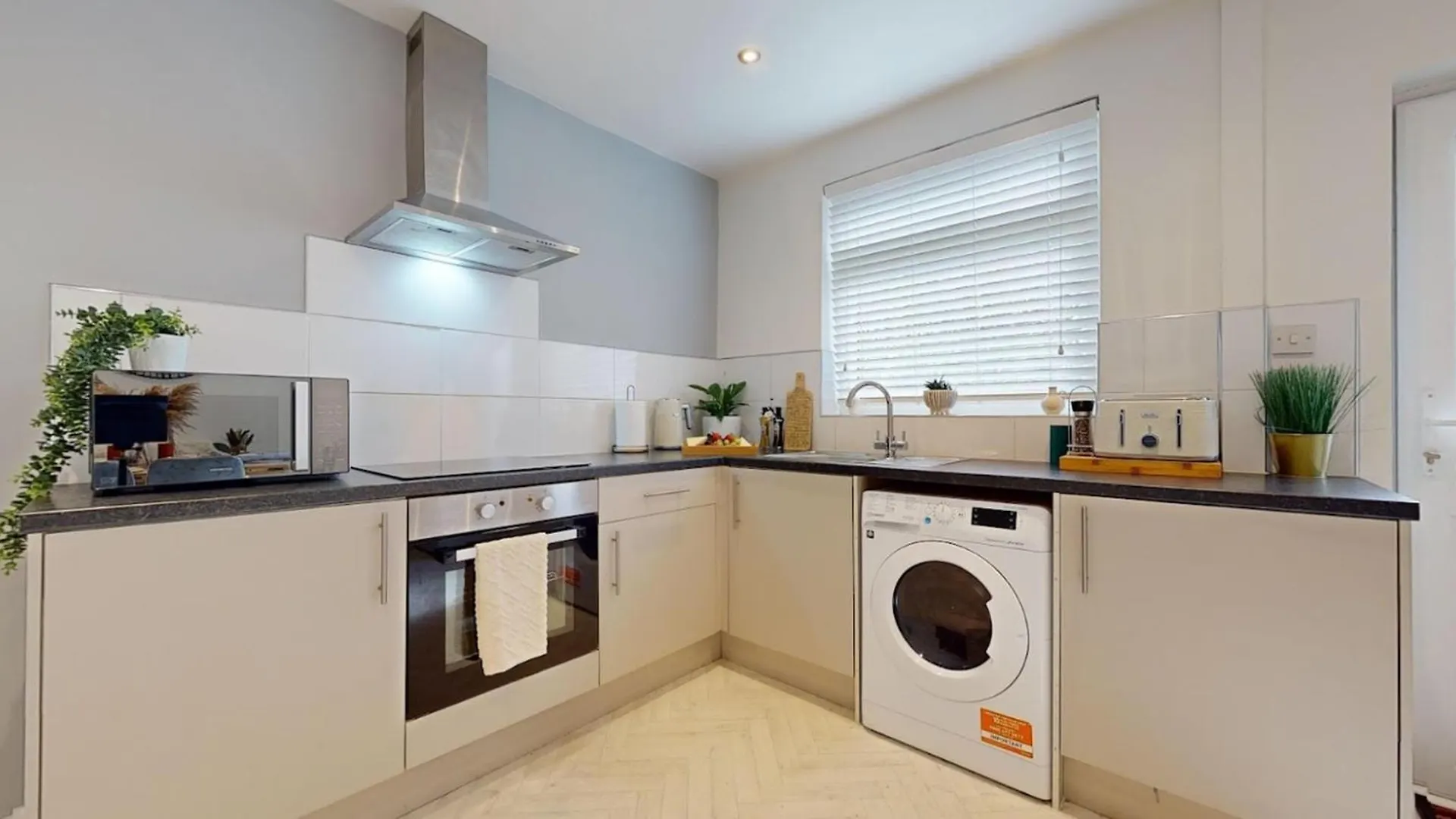 Castle Boulevard Nottingham - 3 Bedrooms Sleeps 5, Free Parking & Wifi - Close To City Centre, University & Hospital דירה