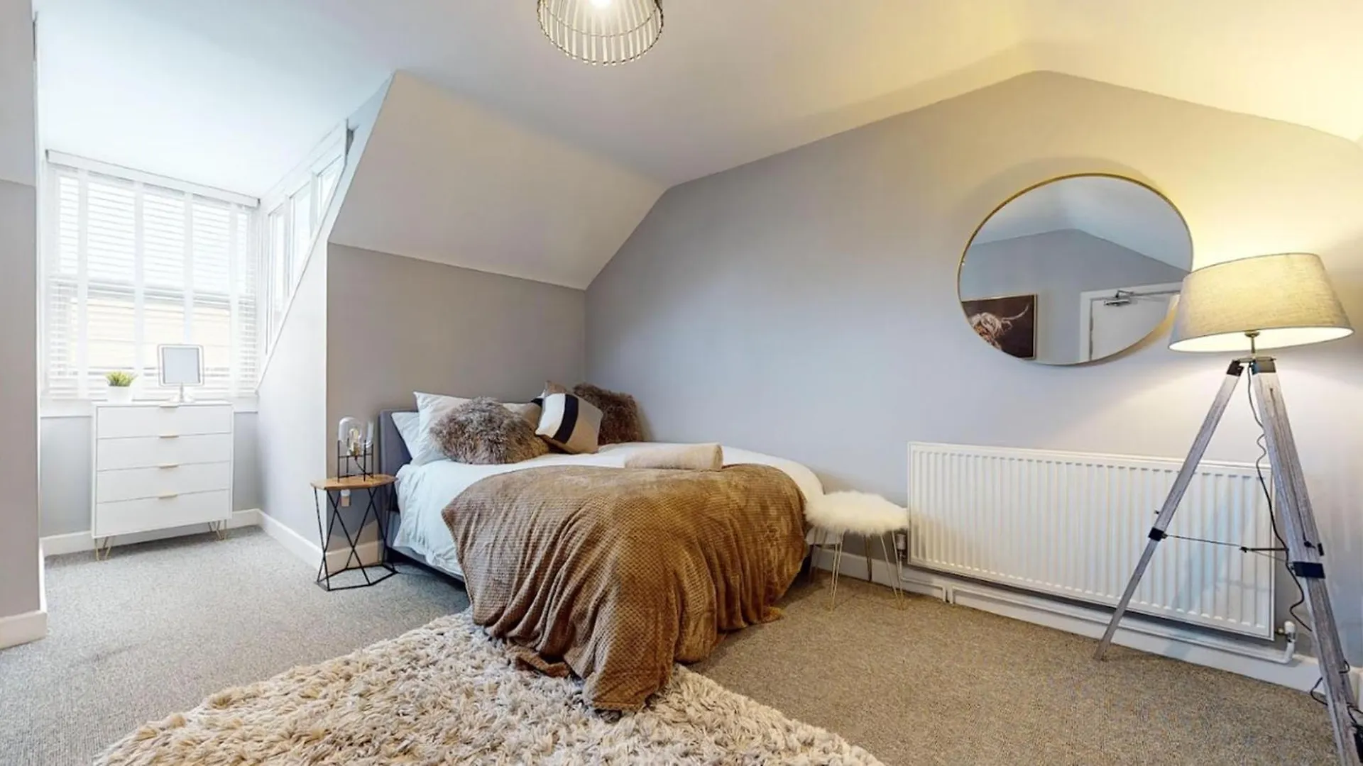 Castle Boulevard Nottingham - 3 Bedrooms Sleeps 5, Free Parking & Wifi - Close To City Centre, University & Hospital