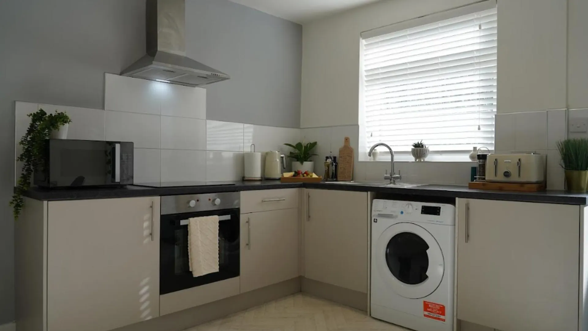 Castle Boulevard Nottingham - 3 Bedrooms Sleeps 5, Free Parking & Wifi - Close To City Centre, University & Hospital 0*,  Reino Unido