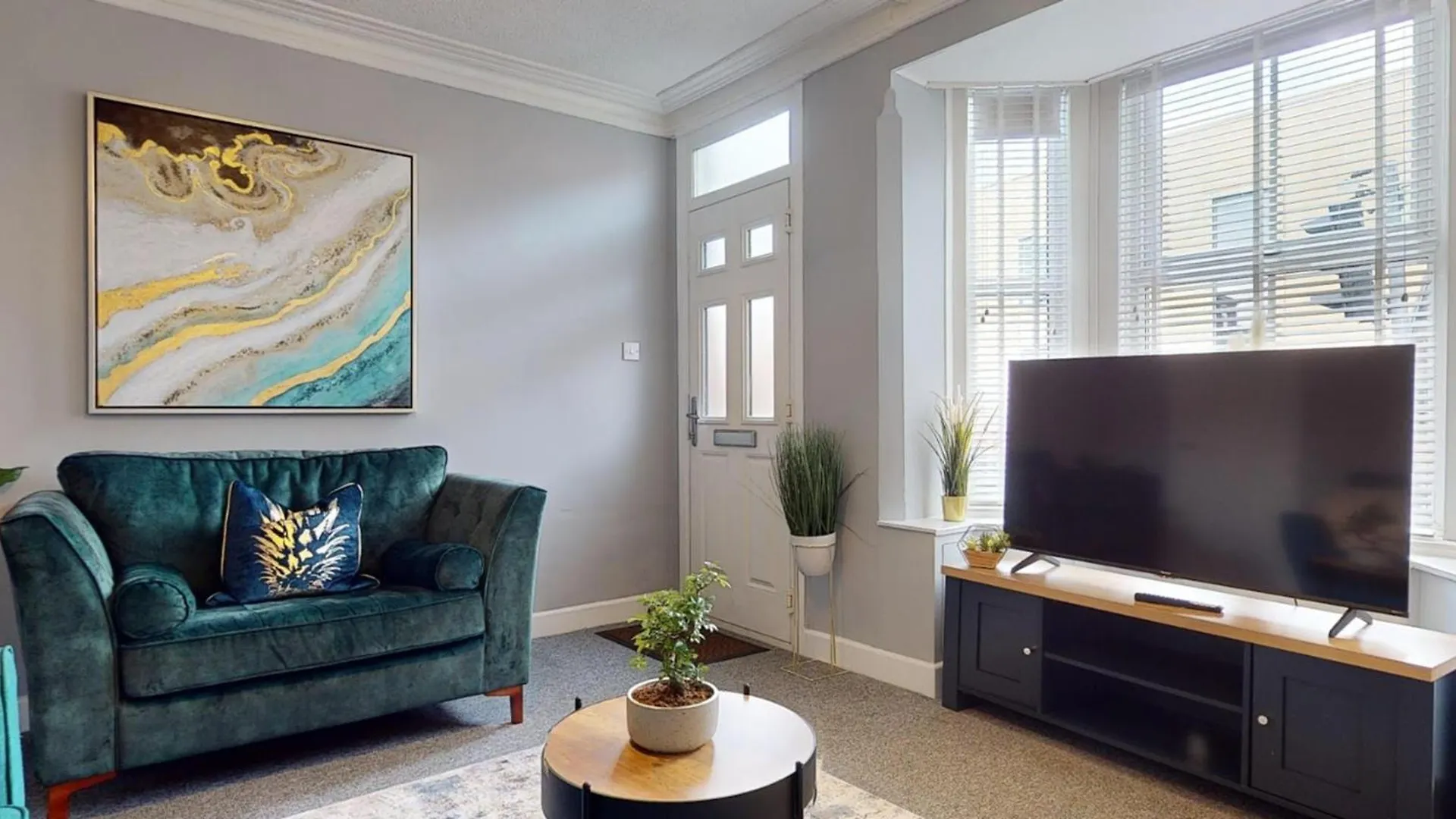 Castle Boulevard Nottingham - 3 Bedrooms Sleeps 5, Free Parking & Wifi - Close To City Centre, University & Hospital
